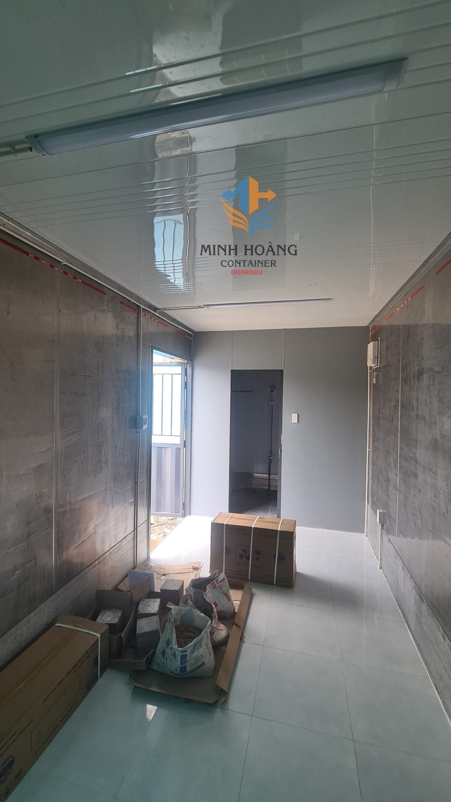 container văn phòng 20 feet xám đậm cửa lớn gia công từ cont lạnh kèm máy lạnh + toilet full tiện nghi